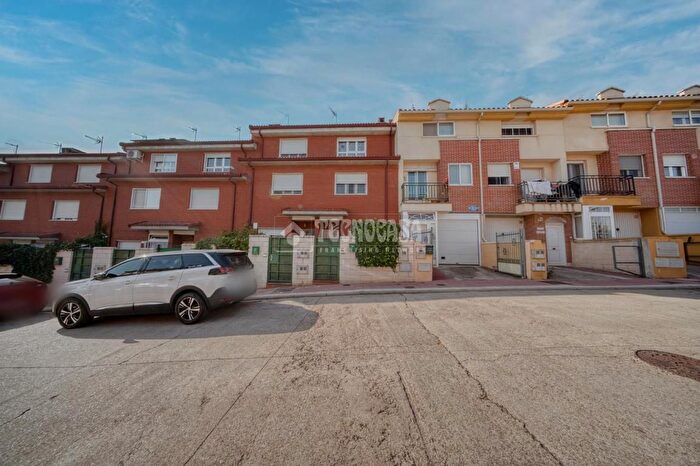 Casas en venta y pisos alquiler - 1