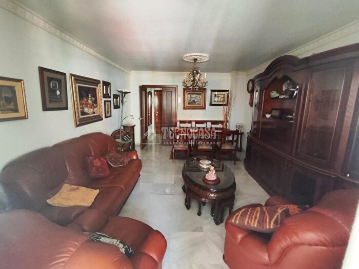 Piso en venta en Carretera de Cádiz, Parque Ayala Jardín de la Abadía Huelín de 4 habitaciones