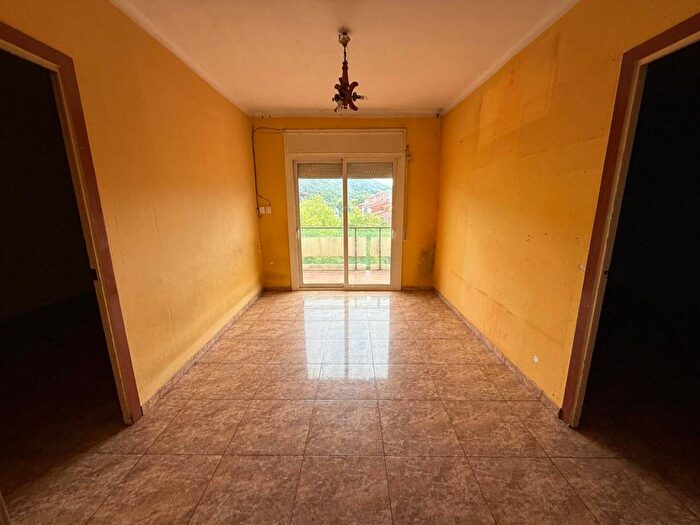 Piso en venta en Olot, Girona de 3 habitaciones
