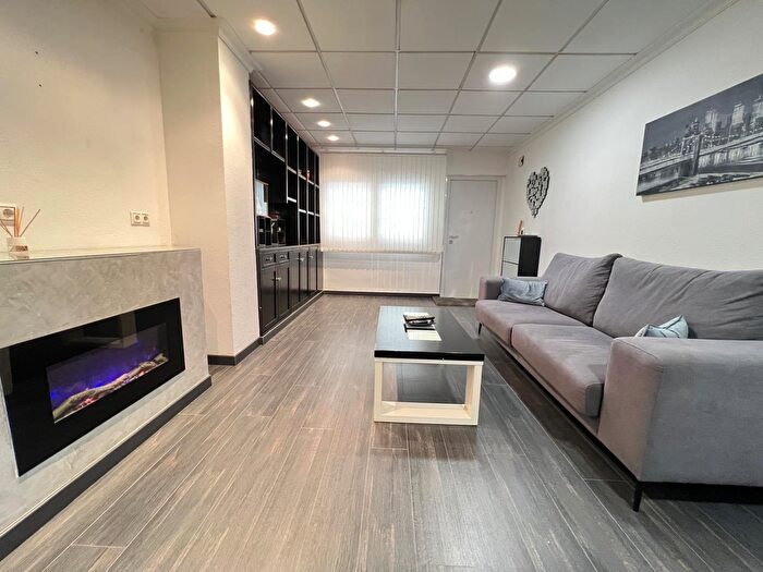 Casas en venta y pisos alquiler - 1