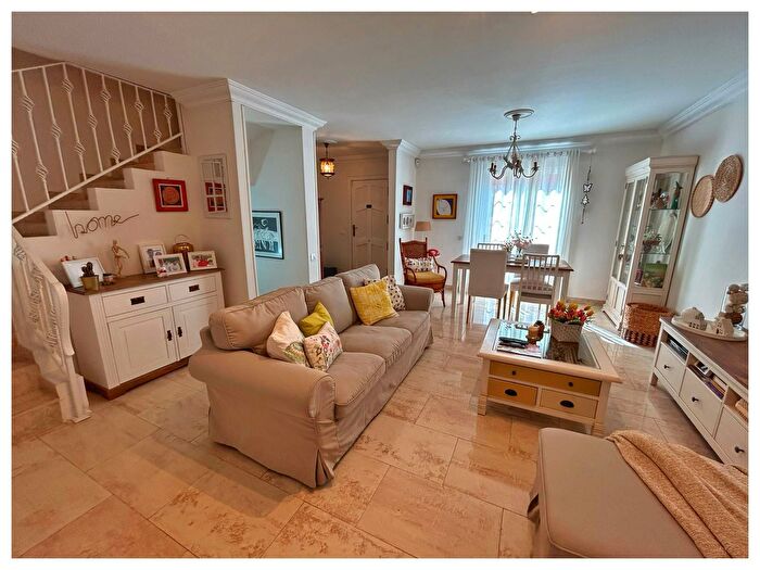 Casas en venta y pisos alquiler - 1