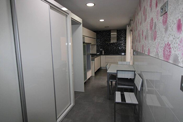 Casas en venta y pisos alquiler - 1