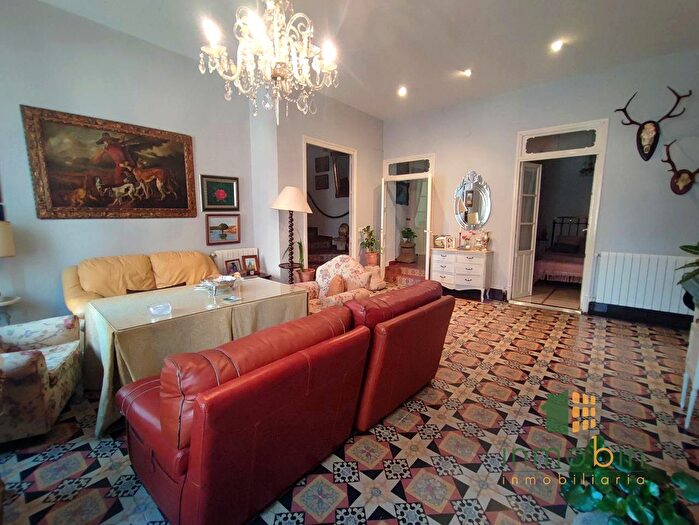 Casas en venta y pisos alquiler - 1