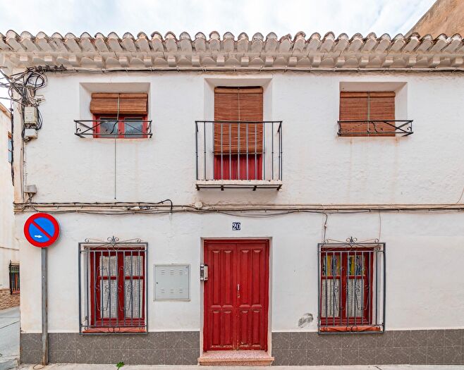 Casas en venta y pisos alquiler - 3