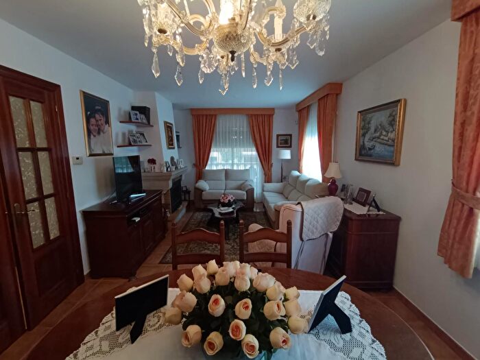 Casas en venta y pisos alquiler - 3
