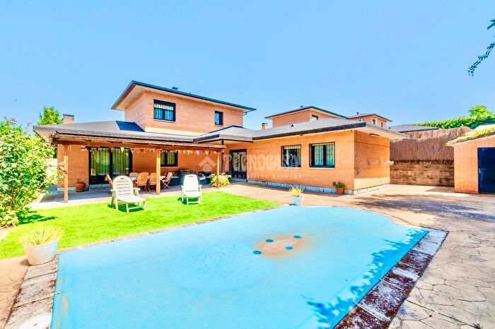 Casa en venta en Cabanillas del Campo, Guadalajara de 5 habitaciones