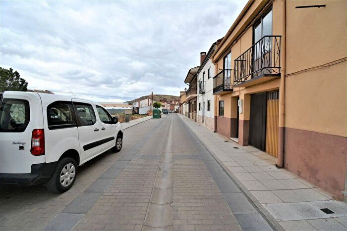 Casas en venta y pisos alquiler - 3