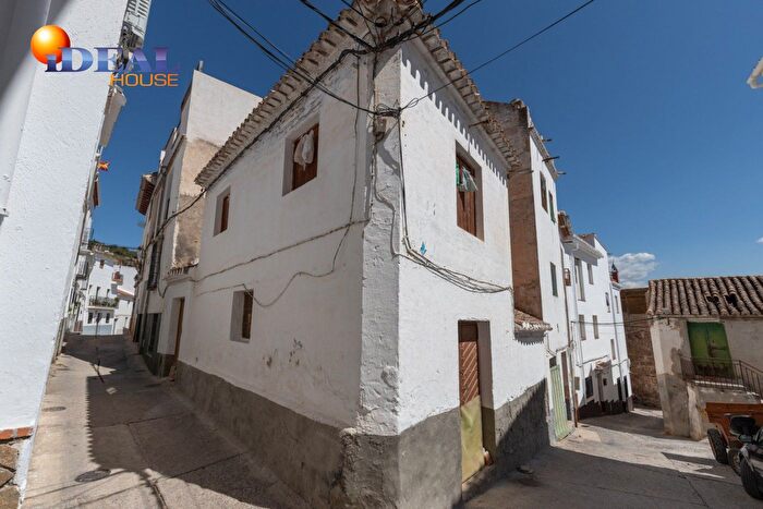 Casa en venta en Albuñuelas, Granada de 2 habitaciones
