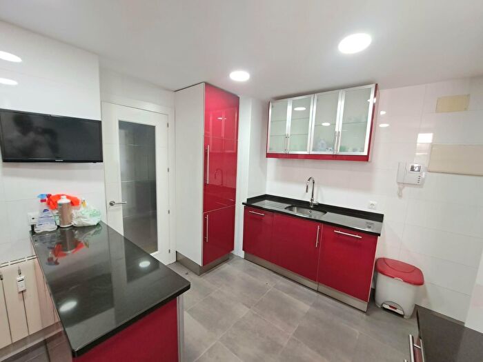 Casas en venta y pisos alquiler - 3