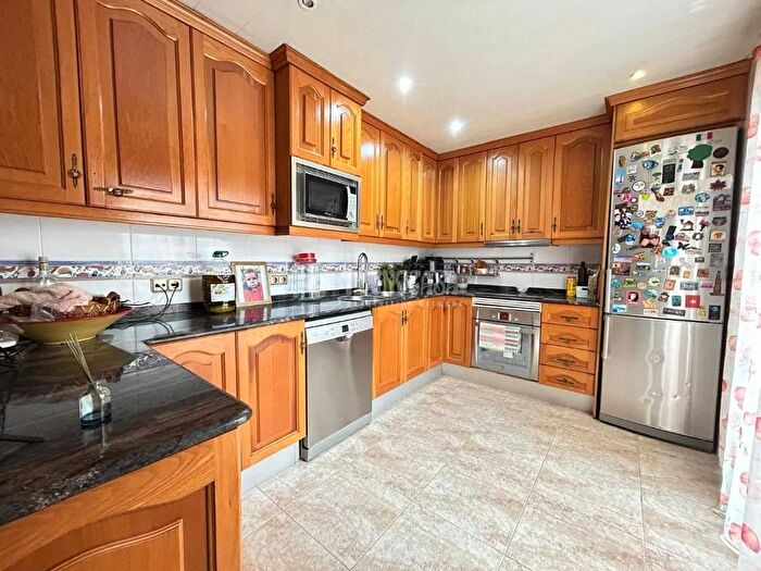 Casas en venta y pisos alquiler - 3