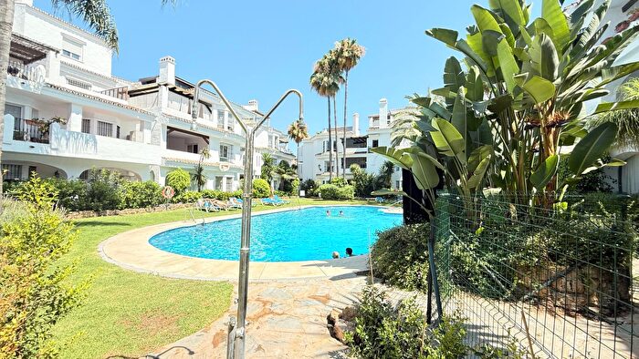 Piso en venta en Nueva Andalucía, La Dama de Noche La Alzambra de 2 habitaciones
