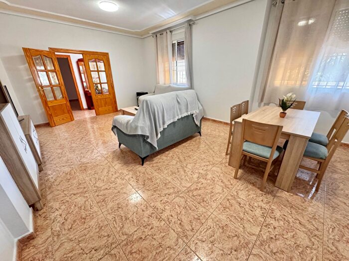 Casas en venta y pisos alquiler - 3