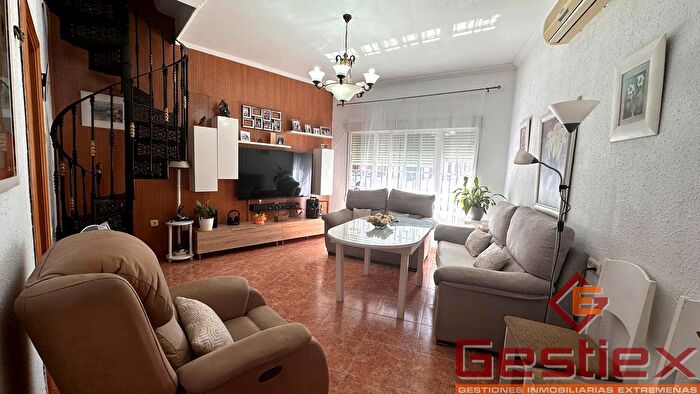 Casas en venta y pisos alquiler - 1
