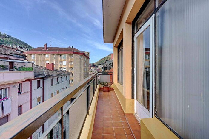 Casas en venta y pisos alquiler - 3
