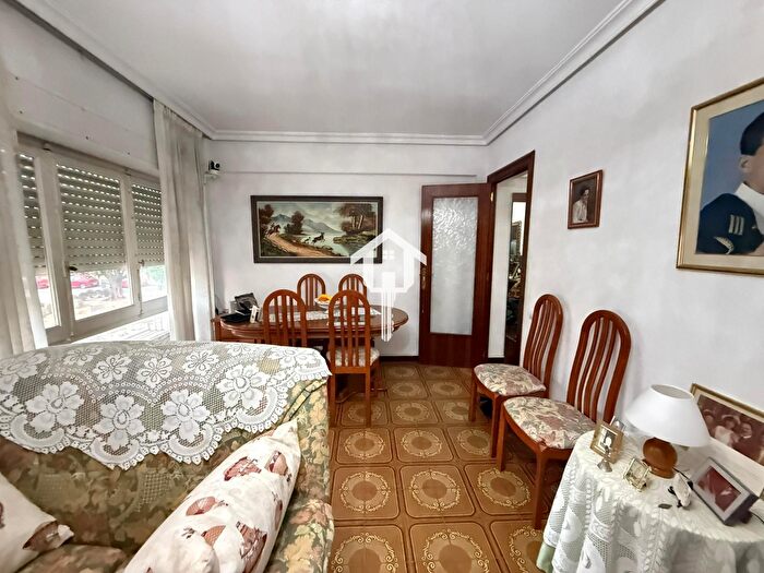 Casas en venta y pisos alquiler - 3