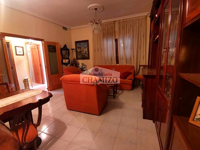 Casa en venta en Villanueva de la Serena, Badajoz de 5 habitaciones