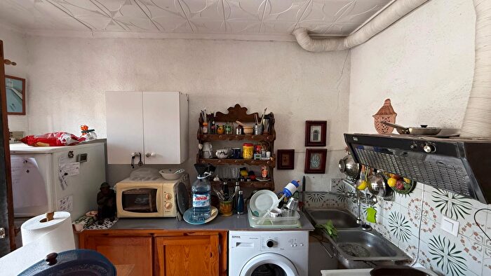 Casas en venta y pisos alquiler - 3