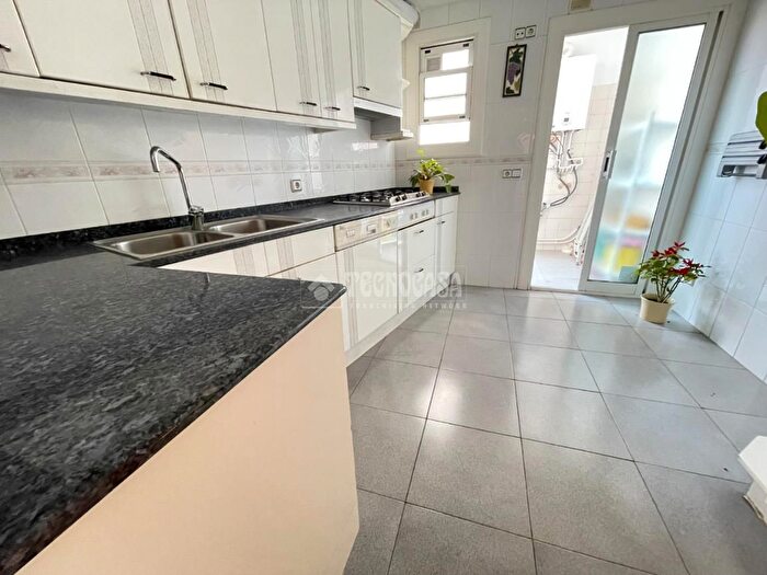 Casas en venta y pisos alquiler - 3