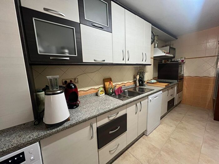 Casas en venta y pisos alquiler - 3
