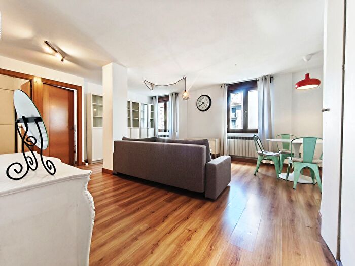 Casas en venta y pisos alquiler - 1