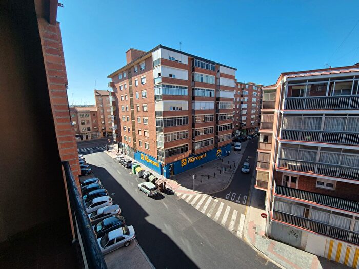 Piso en venta en Ave María, Palencia Capital de 3 habitaciones