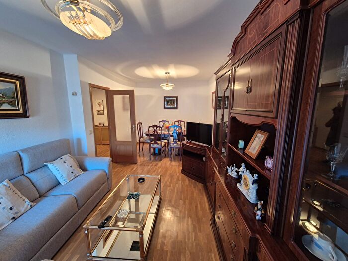 Casas en venta y pisos alquiler - 3
