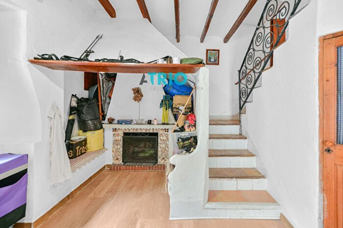 Casas en venta y pisos alquiler - 3