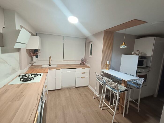 Casas en venta y pisos alquiler - 1