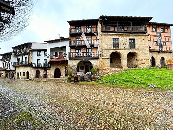 Piso en venta en Santillana del Mar, Cantabria de 5 habitaciones