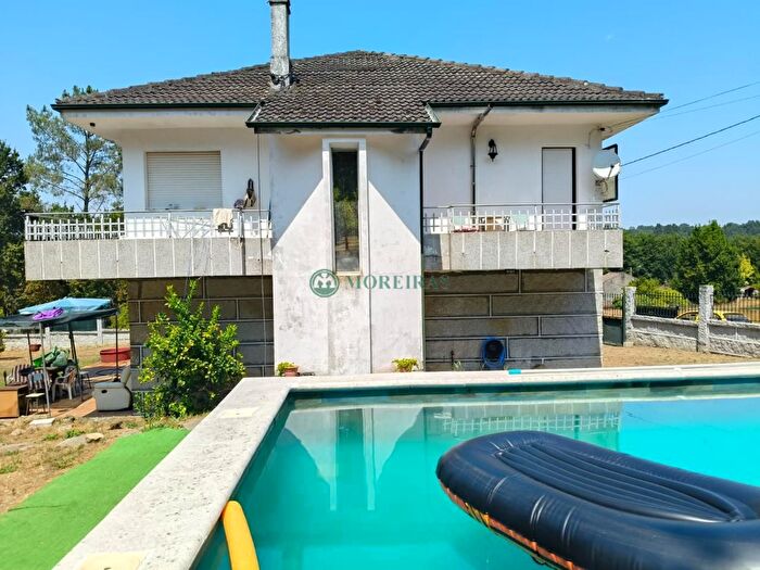 Casa en venta en Maside, Ourense de 4 habitaciones