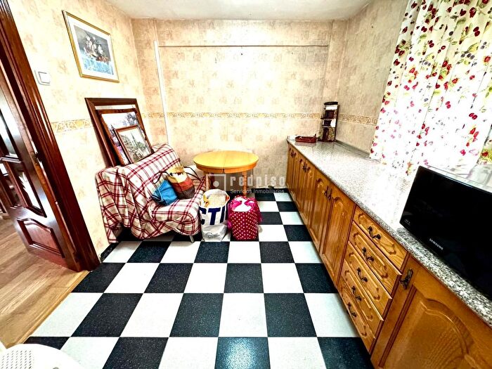 Casas en venta y pisos alquiler - 3