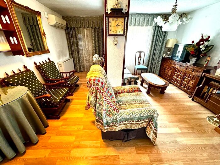 Casas en venta y pisos alquiler - 1