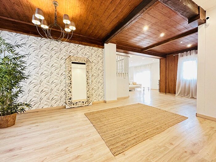Casas en venta y pisos alquiler - 3