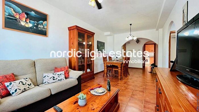 Casas en venta y pisos alquiler - 3