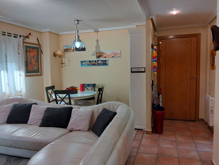 Casas en venta y pisos alquiler - 3