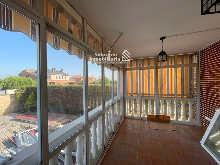 Casas en venta y pisos alquiler - 3