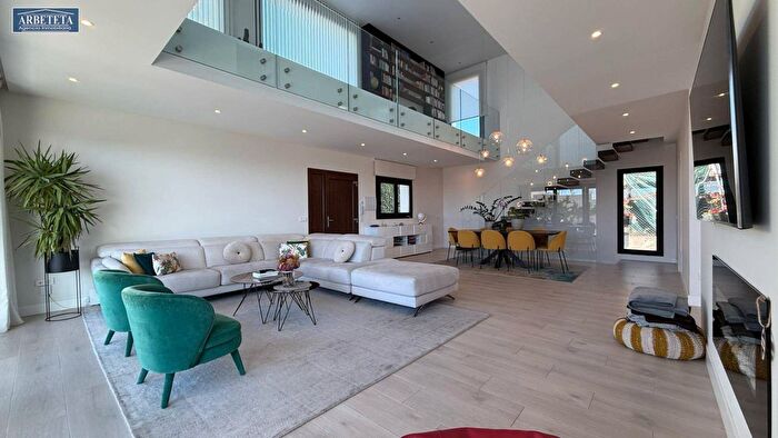 Casas en venta y pisos alquiler - 1