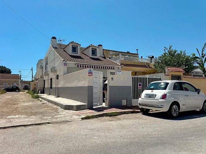 Casa en venta en Zona Carrefour Urbanizaciones, Torrevieja de 3 habitaciones