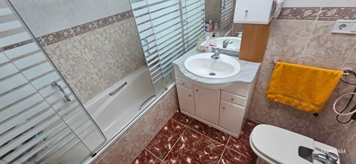 Casas en venta y pisos alquiler - 3