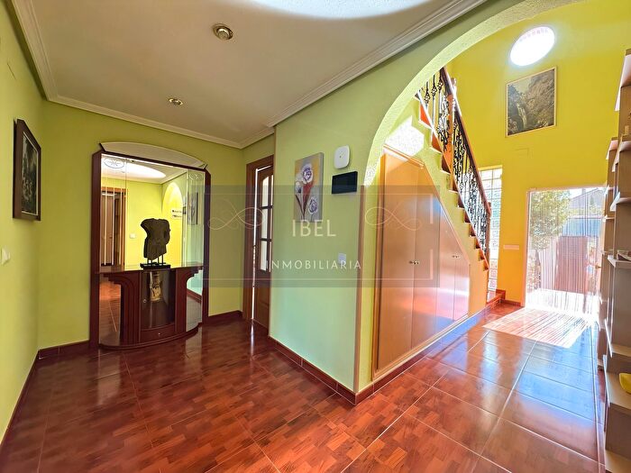 Casas en venta y pisos alquiler - 2