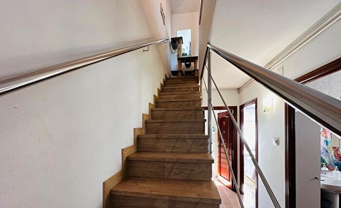 Casas en venta y pisos alquiler - 3