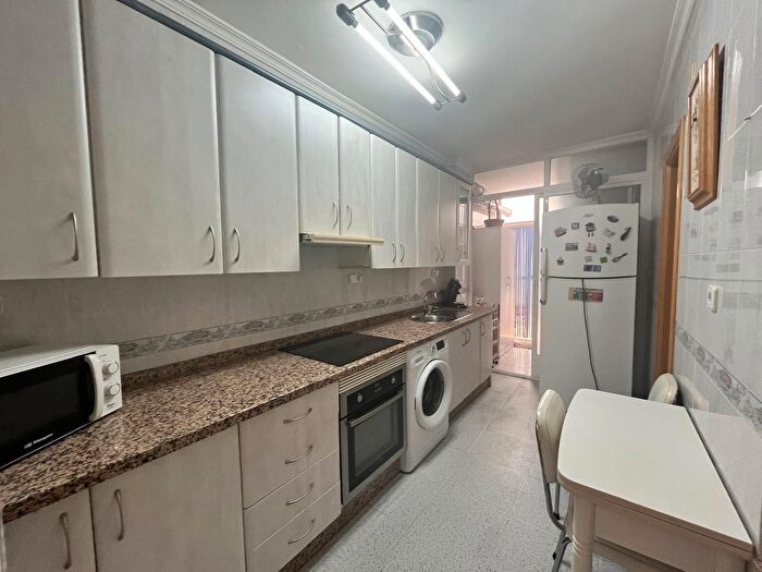 Casas en venta y pisos alquiler - 3