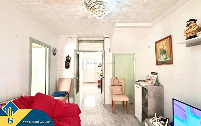Casas en venta y pisos alquiler - 1