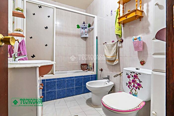 Casas en venta y pisos alquiler - 3