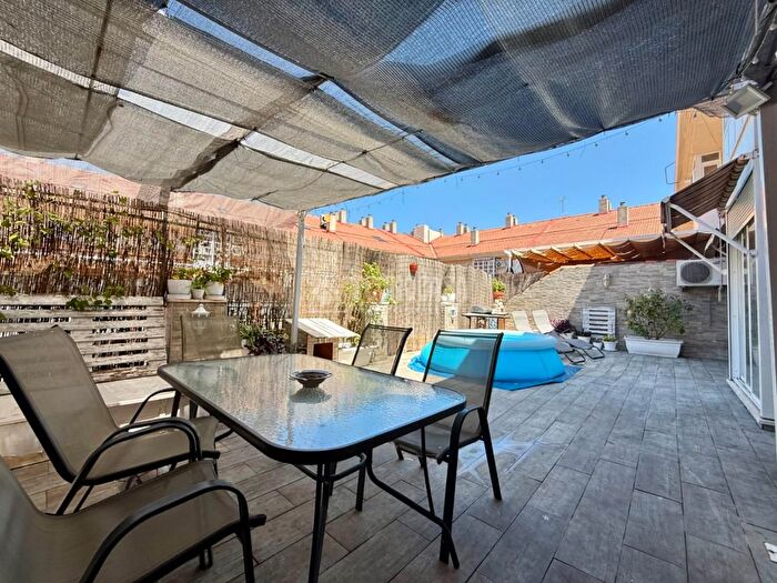 Casas en venta y pisos alquiler - 1