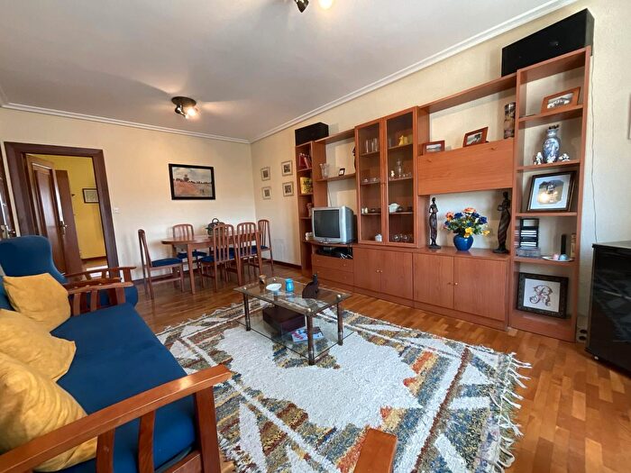 Casas en venta y pisos alquiler - 3