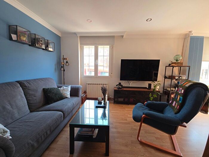 Casas en venta y pisos alquiler - 3