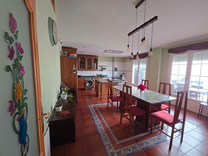 Casas en venta y pisos alquiler - 2