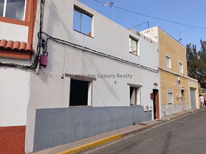 Casas en venta y pisos alquiler - 1