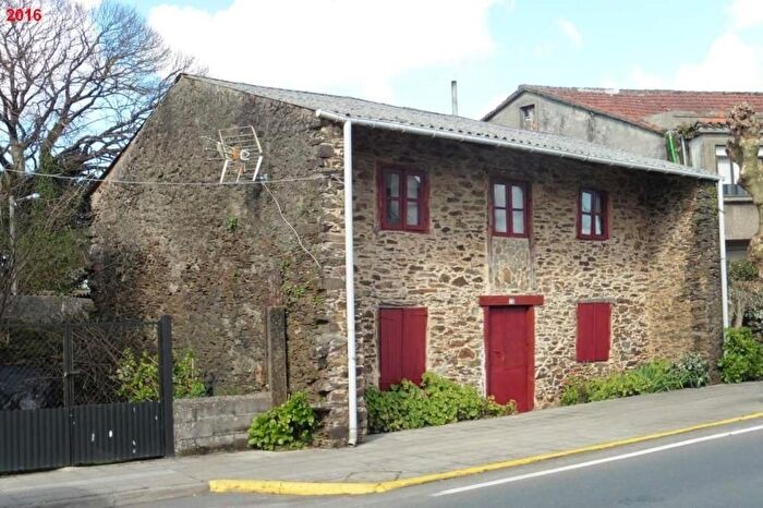 Casa en venta en Ordes, A Coruña de 4 habitaciones